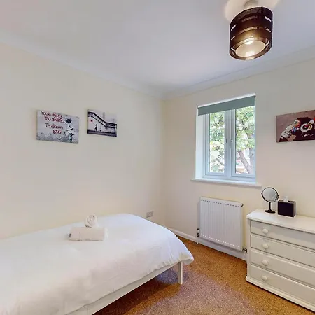 Appartamento 2 Bed With Garden & Free Parking Near The Thames Londra Esterno foto