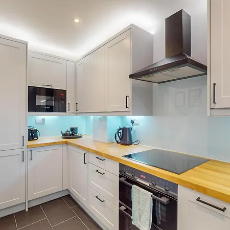 Appartamento 2 Bed With Garden & Free Parking Near The Thames Londra Esterno foto