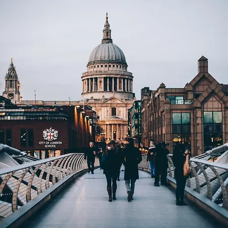 Appartamento 2 Bed With Garden & Free Parking Near The Thames Londra Esterno foto