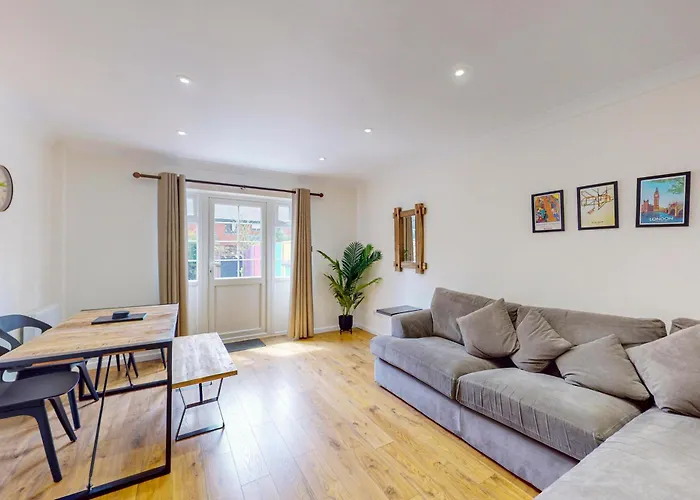 2 Bed With Garden & Free Parking Near The Thames