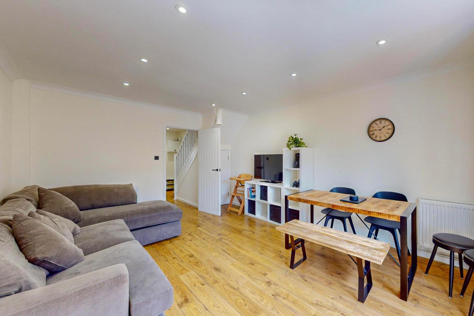 2 Bed With Garden & Free Parking Near The Thames Appartamento