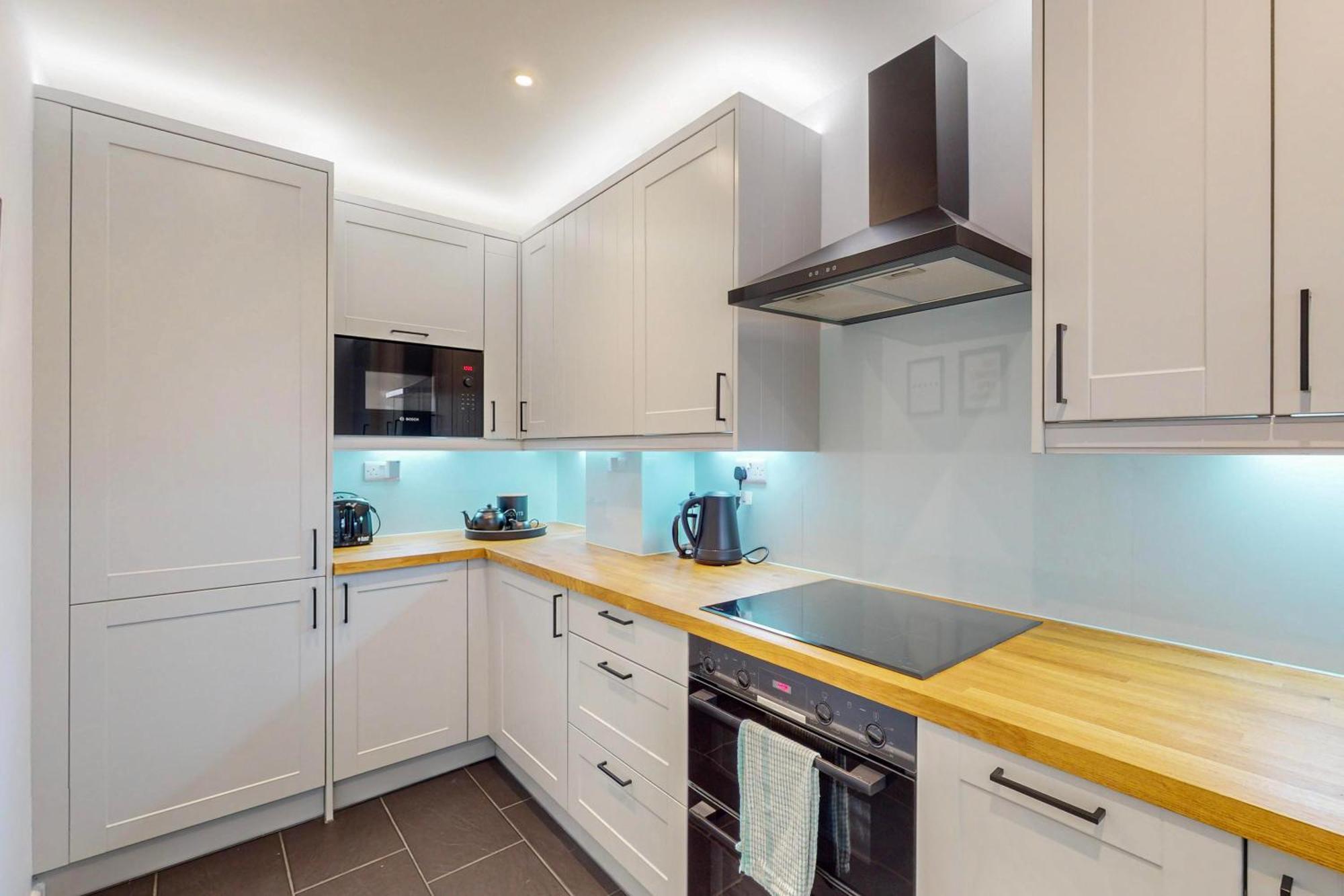 2 Bed With Garden & Free Parking Near The Thames Appartamento